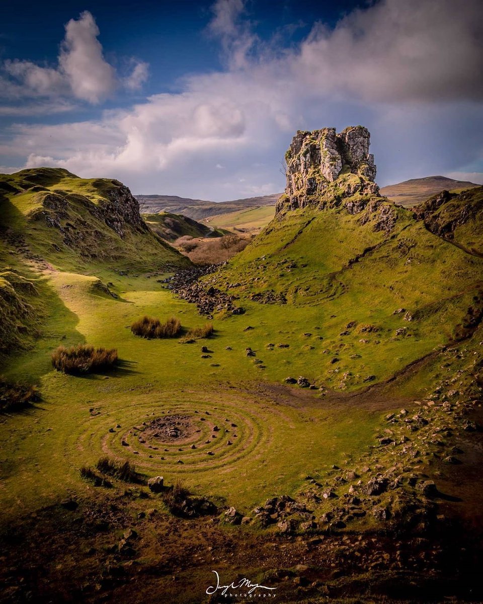 tracethetrail's tweet photo. Fairy Glen / Isle of Skye, Scotland, UK

Photo Credit: Darryl Morgan / IG: darrylmorganphoto

Photo Coordinates: 57.5825844,-6.3246751

Getting There: https://t.co/MLPTbrkIoj

#fairyglen #isleofskye #scotland #fairy #magical #earth #earthporn #explore #hike #visitscotland #uk https://t.co/PHPsv4ERAx