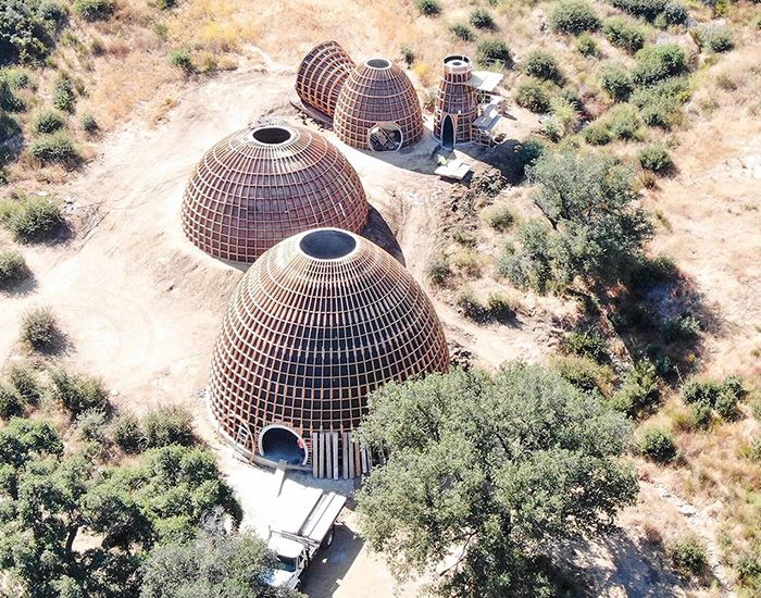 designboom's tweet image. kanye west shares new image of YEEZY HOME affordable housing project
designboom.com/architecture/k…