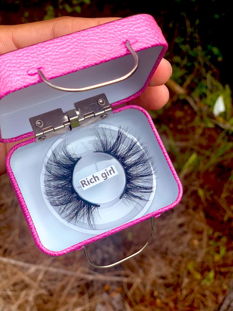 Tianna_Pope5's tweet photo. Excuse me! Did you pack your lashes? 🥰💗 #SupportBlackOwnedBusinesses #supportsmallbusiness #supportSupportSupport #VSU #vsu19 #vsu20 https://t.co/z6Bz78koAe