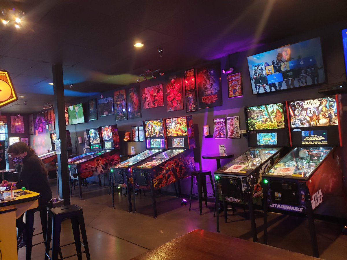 ValestiVale's tweet photo. The inside of the arcade! https://t.co/ElnVEGsgS9