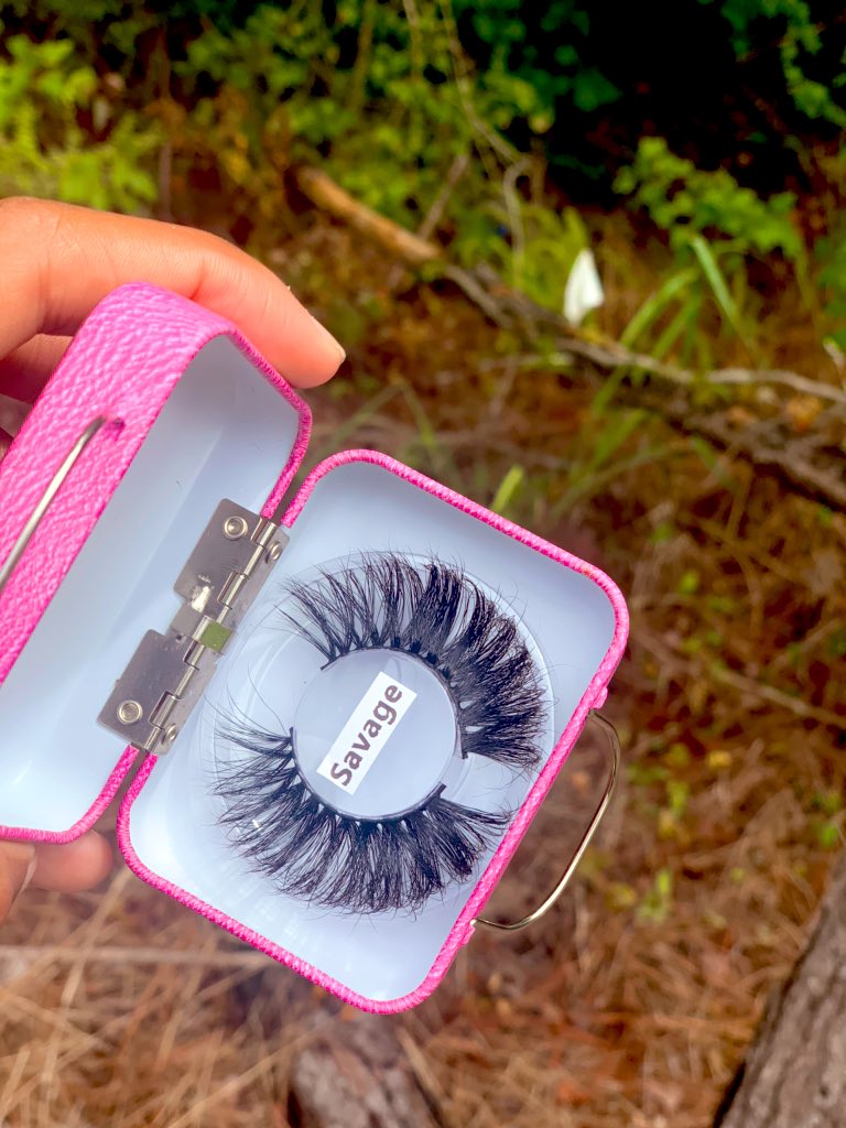 Tianna_Pope5's tweet photo. Need lashes? I got you! I had to run the lash suitcases back for you all 😍 #SupportBlackOwnedBusinesses #SupportBlackBusinesses #supportsmallbusiness #SupportSupportSupport https://t.co/0K7tGxO3SG