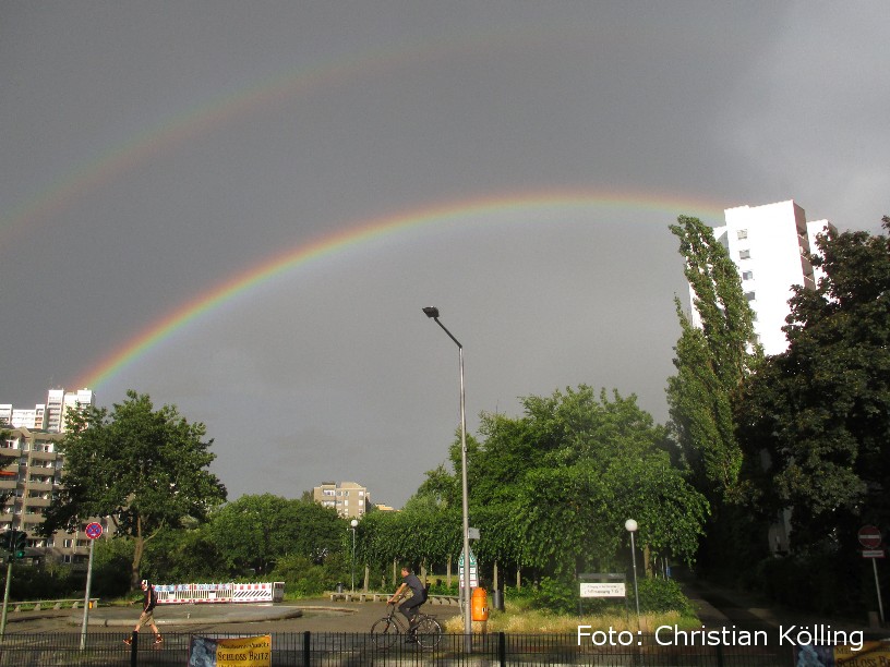 Ein wunderschöner Regenbogen über der Gropiusstadt wurde Montagnachmittag an der Lipschitzallee gesehen.