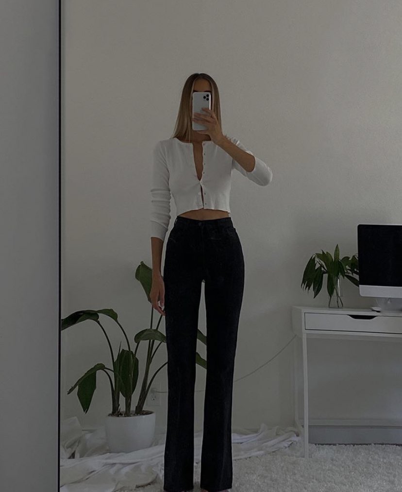 badestoutfit's tweet photo. long legs https://t.co/JmvRg0feuj