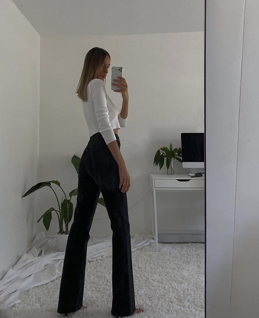 badestoutfit's tweet photo. long legs https://t.co/JmvRg0feuj