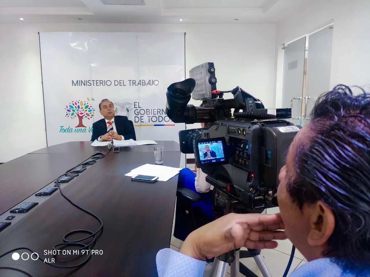Luis_PovedaV's tweet photo. Hoy dialogué con @RTS_LaNoticia acerca de las acciones que realiza el @MinTrabajoEc, para precautelar las fuentes de empleo y reactivar la productividad del país.

#TrabajamosPorTi🇪🇨 https://t.co/HrjQjQW6DG