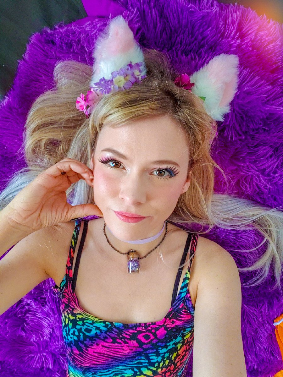 fluffikitten's tweet photo. Hope everyone is staying safe not stupid. 
Love ya. Wear a mask.
#stayhome #wearamask #neko #nekomimi #batgirl #weeb #otaku #selfie #kawaii https://t.co/mPj7lCIUFG