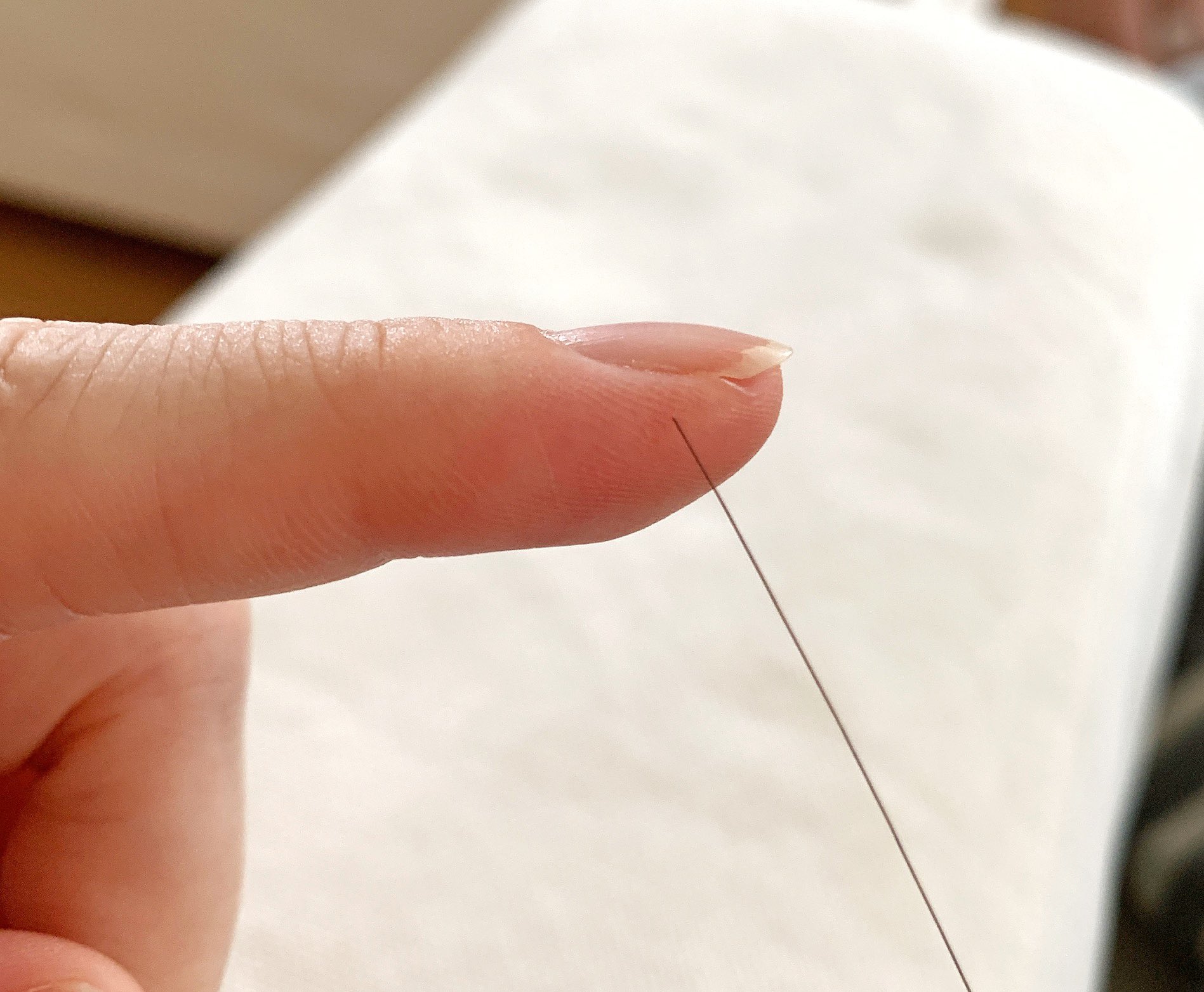 みかこ 髪の毛が強靭なので 手ぐしで髪整えてると高確率で指の皮にぶっすり刺さる T Co Akhquymvh2 Twitter