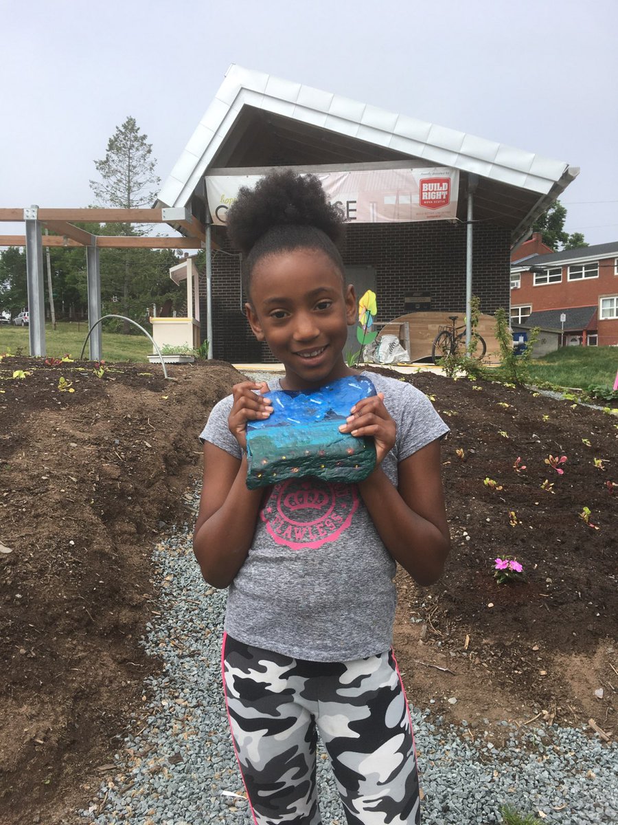 hopebloomshfx's tweet photo. Beauty and Brilliance are not defined by a postal code. HB youth
These past weeks we've been busy growing for our free community supported agriculture program, giving out weekly food boxes; weekly art kits given out to 60 of our younger youth ...but we still have time for fun https://t.co/qmbAbeaiyi