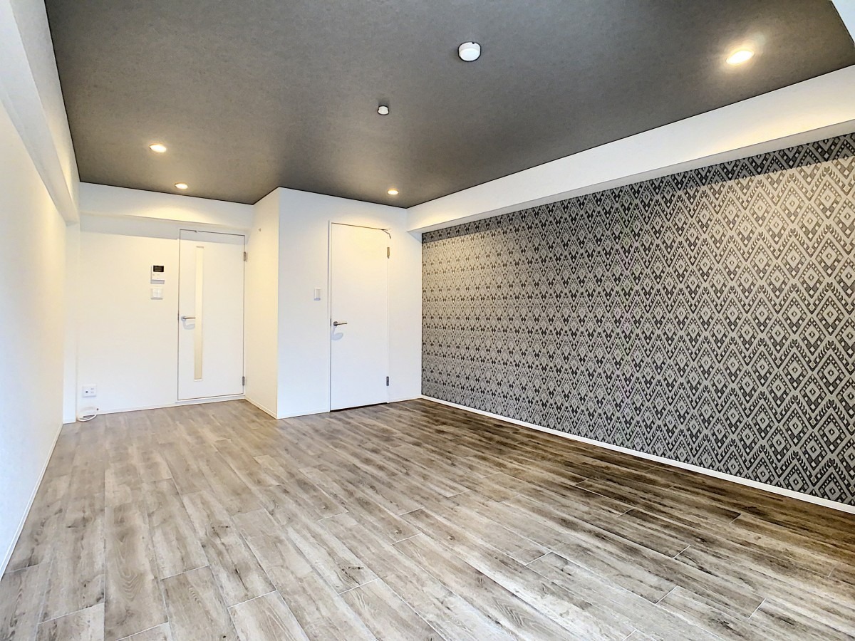 私らしい暮らしが叶う リノッタでおしゃれなお部屋探し ガラスや金属など モダンなインテリアの中でも静かに主張しつつ優しく溶けこむネイティブ アメリカン柄 古き良き時代を感じることのできるこの部屋で 個性的な空間を生み出して欲しい こちらの