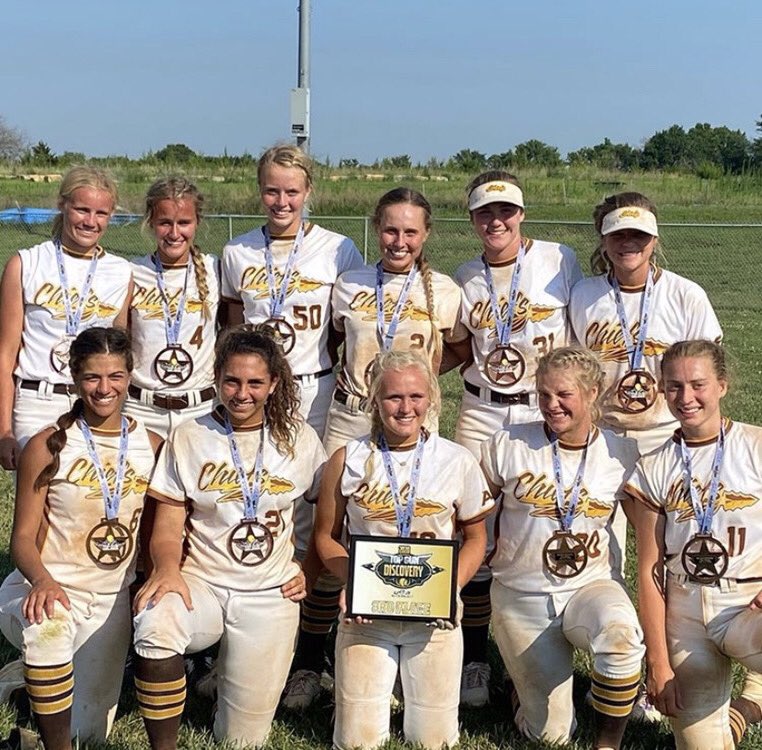 MoChiefs18u's tweet photo. Super proud of these ladies for finishing 3rd in the Top Gun Discovery 2.0 this weekend! They fought hard all weekend long, and a well-deserved finish. Next tournament will be July 21-25 for the USSSA “A” Nationals in KC. Thank you to everyone for your support, and go Chiefs! https://t.co/YX0pjeGOuh