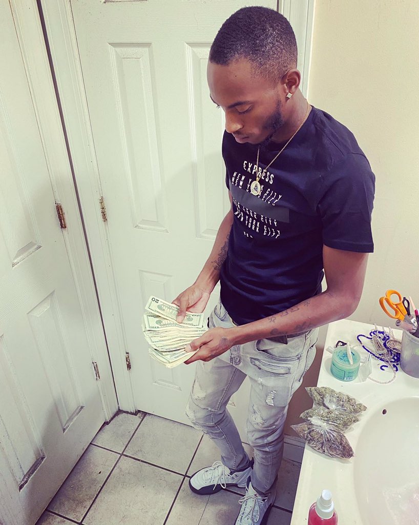 Bones_Frm_3rd's tweet photo. Lil sumn for Dem Ppls⁉️💯 https://t.co/rg2ylmeTXo