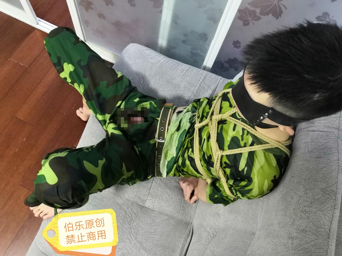boundapple's tweet photo. 继续“绿色系列”#捆绑 #眼罩 #大脚 #少年 忘记介绍了，他叫小白 https://t.co/CI3s2WLHjT