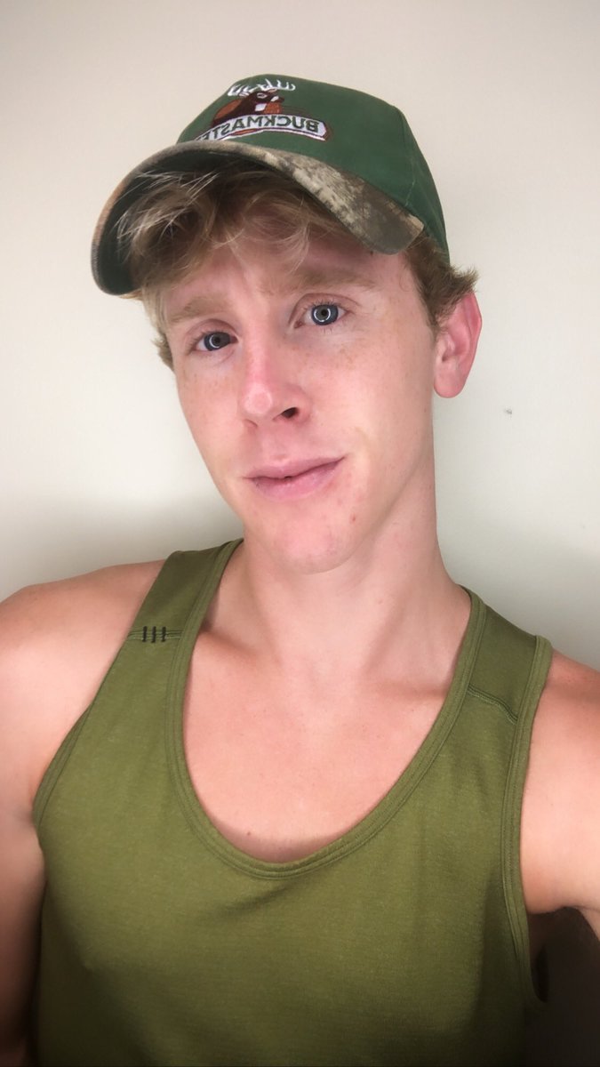 gellpenz's tweet photo. who’s on the green team? 💚 #me #buckmaster #gay #gayswhohunt #lol I don’t hunt...anymore...don’t tell my dad 😅 https://t.co/jMvErwsqfA