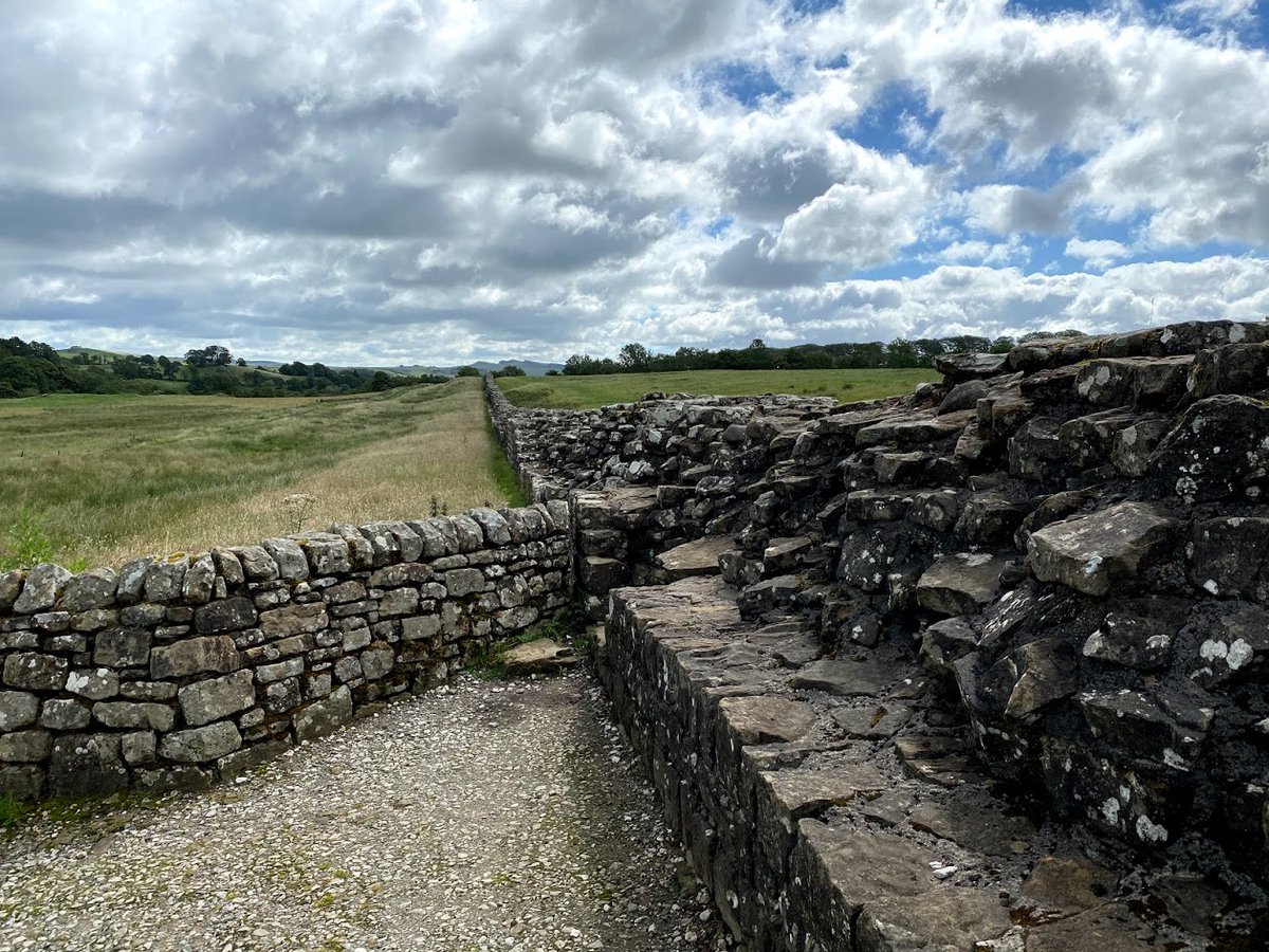 DogWalksNearMe's tweet photo. We spent the weekend exploring along Hadrian's Wall in north England. 

Including some #dogfriendly excursions @EnglishHeritage Housesteads, Birdoswald and Corbridge.

Walks we explored will appear on https://t.co/Dd6jIkZMN9 in the near future! 🐶

#DogWalksNearMe #HadriansWall https://t.co/IrQjM7nHPP