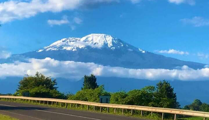 uphilltreks's tweet photo. Climbing mountain Kilimanjaro via Machame route - 7 Days.
Machame route, Nicknamed " whiskey router" because the route is popularized as somewhat difficult and more  expensive than Marangu route.  Machame route is better for acclimatization.
#climb #Travel #trekking #mountain https://t.co/3mAq2XoQgc