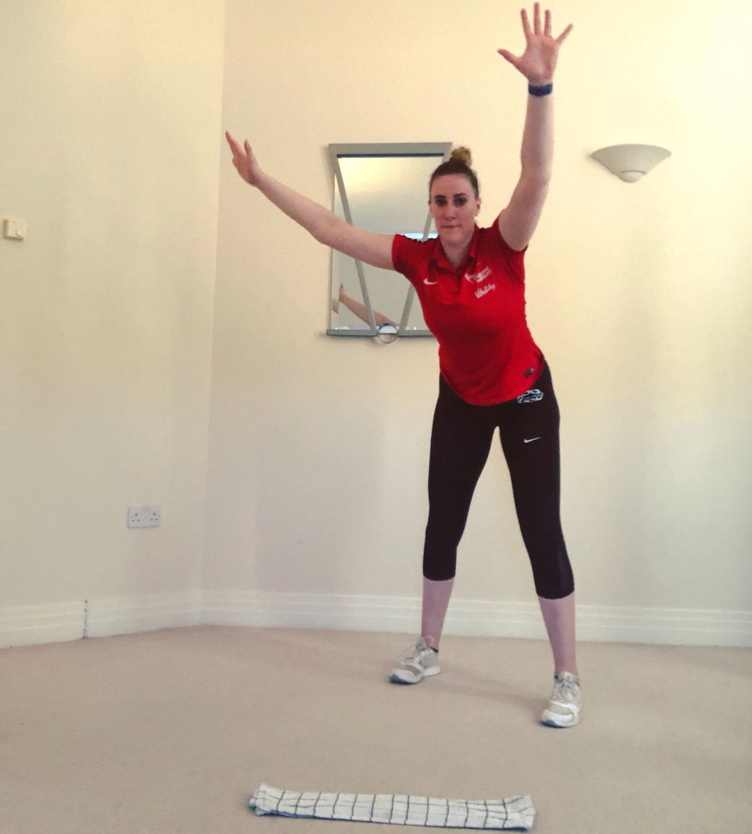 LeahEm11's tweet photo. Loved working on marking the ball @EnglandNetball #VNC tonight! Week 7 βοΈ even brought tea towels into the session!
Wow my arms look so long π
#netball #workout #vnc #netballanywhere #training #homeworkout #homeskills https://t.co/owNpDr5HIn