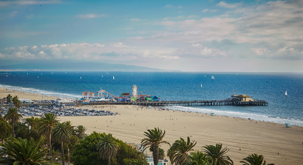 Catch us at the beach 😎 After a temporary closure, Santa Monica Beach is now open! #beach #seaside #mostoceanviews