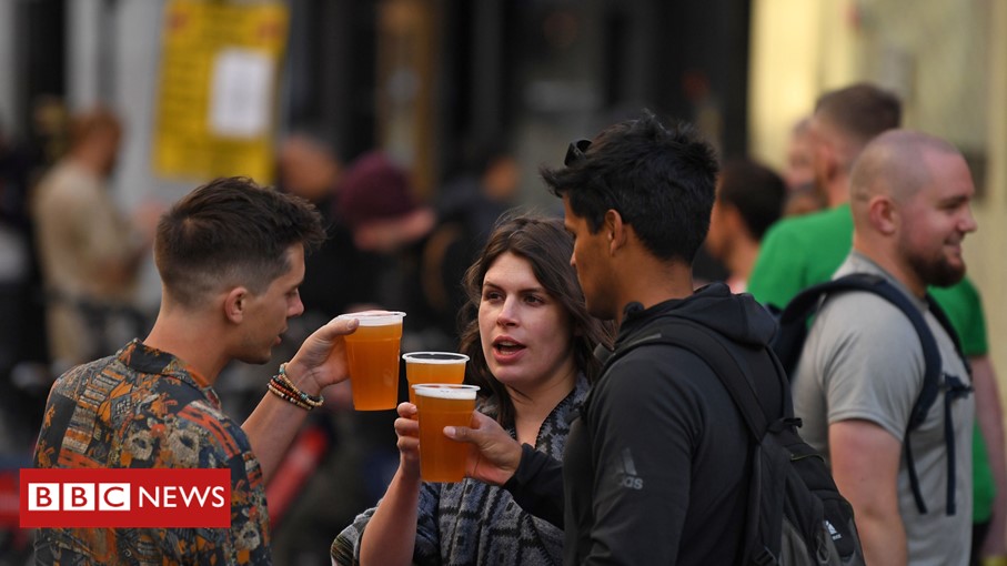 "We feel like we're a little bit forgotten"

As pubs and restaurants in England opened their doors across the weekend, some continued to shield at home bbc.in/2VSPcrb