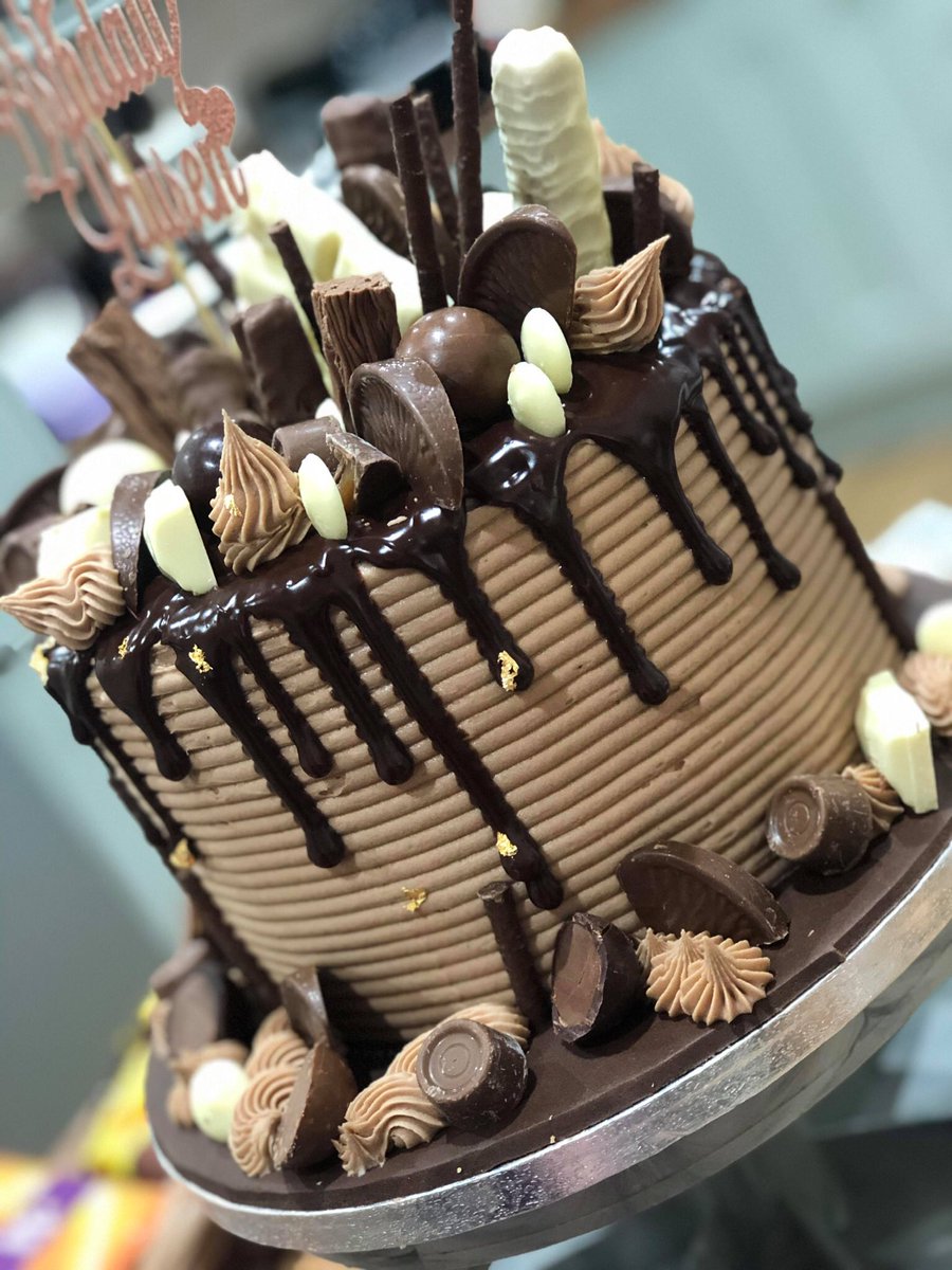 Chocolate drip cake using my new bubble side scraper 😍😍😍