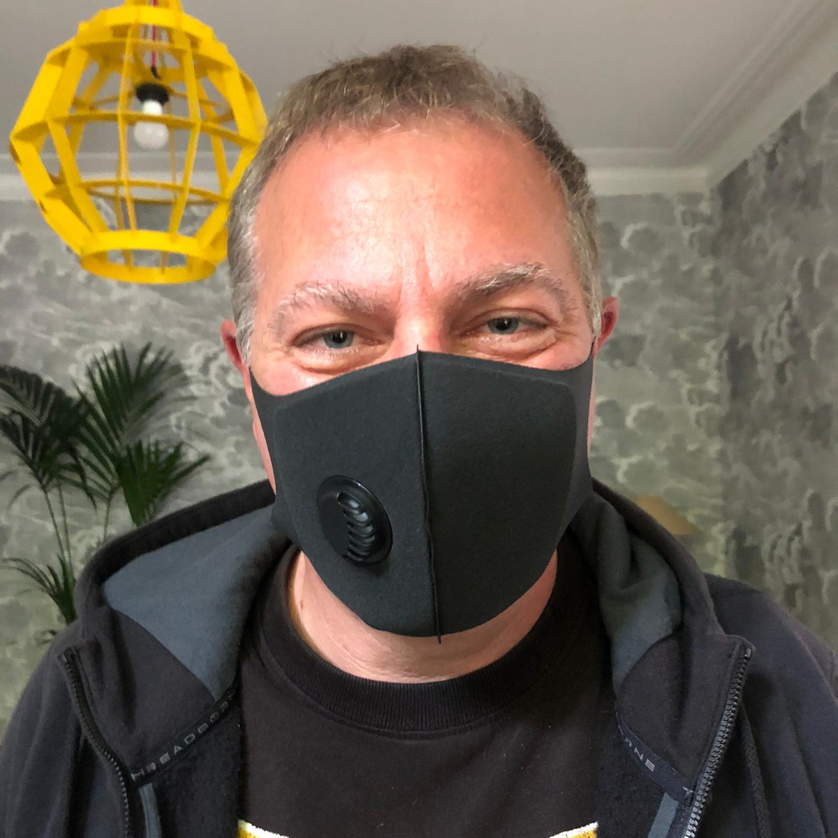 jed_mercurio's tweet image. If AC-12 caught someone wearing a mask, chances are they'd be part of an Organised Crime Group. Now OCG stands for #ObserveCoViDGuidelines. #LineofDuty says #WearAMask to prevent people around you catching the Coronavirus, helping to shield the vulnerable and protect the NHS.