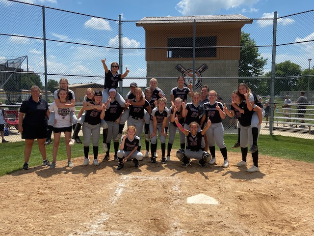 WaterlooSchools's tweet photo. Congratulations West High's JV Softball team for winning Metro! https://t.co/YiC2PDDyjs