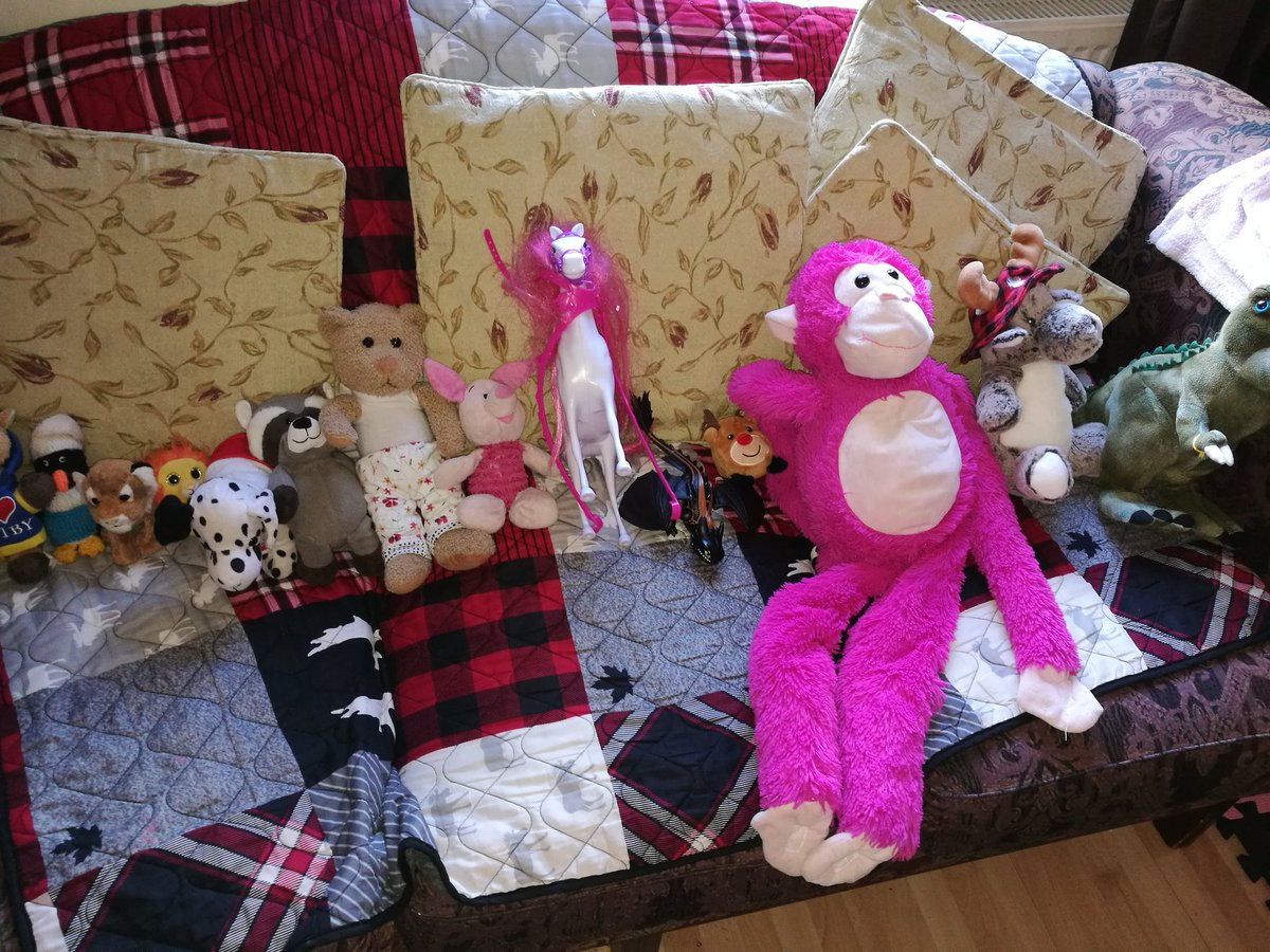 MatildaEmily3's tweet photo. Emily found lots of animals amongst her toys today. We caught up on our phonics and wrote all about her horse Rosie. We did the blog work and practiced number bonds to 10. https://t.co/dpSq8vpCr9