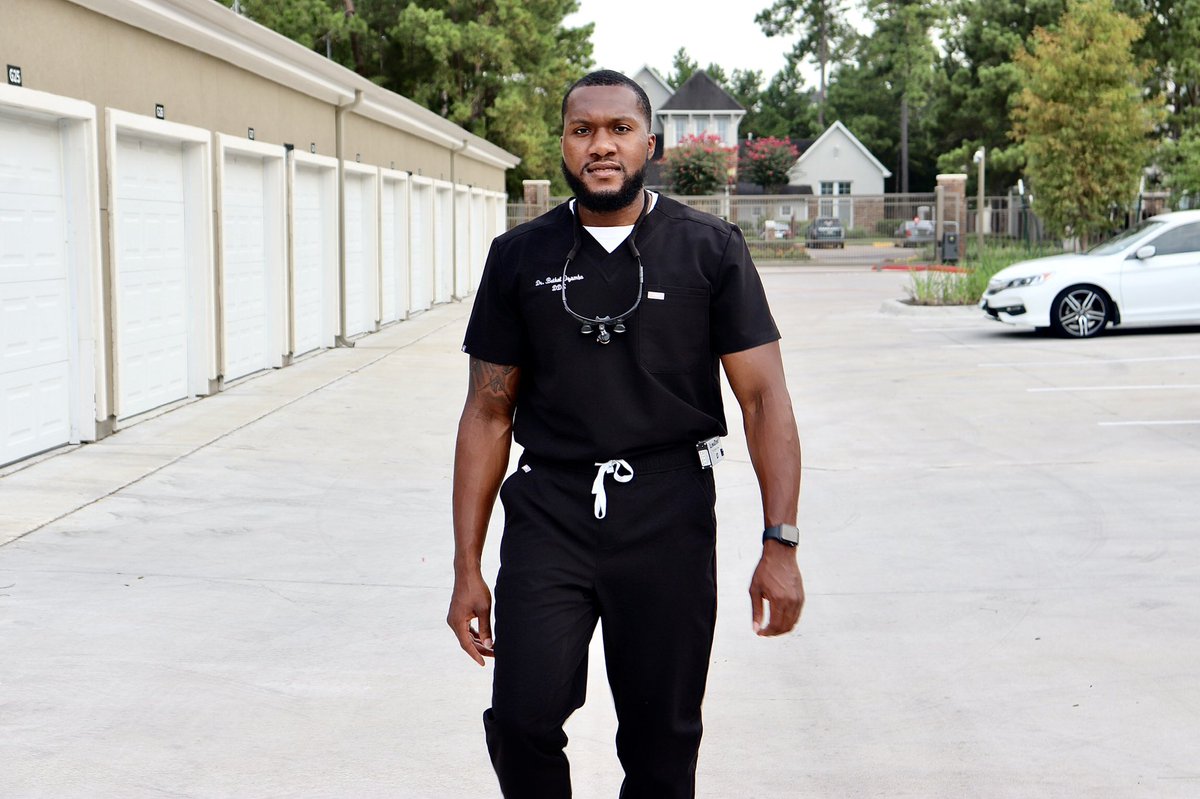 drb_bay's tweet photo. 𝙄’𝙢 𝙤𝙛𝙛𝙞𝙘𝙞𝙖𝙡𝙡𝙮 𝙤𝙥𝙚𝙣 𝙛𝙤𝙧 𝘽𝙪𝙨𝙞𝙣𝙚𝙨𝙨 😎. 
If you’re in the Houston area &amp; need Dental work HML 😁. All Glory be to God! https://t.co/TKT3brmN7A