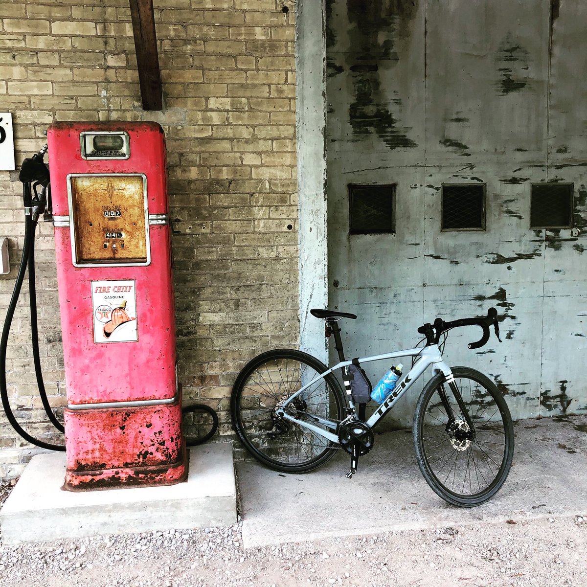 ZiggysCycleKW's tweet photo. MOTIVATION MONDAY!!!
No Gas ⛽️ 
No Traffic
Free Parking
Pollution Free  
Free Workout
Ride your Bike 🚲 
Save the World 🌎 
~Hizoku Cycles
#motivation #MotivationalMonday #cycling #cyclingphotos #outsideisfree #outsideworkout #cycle #cyclingfun #gobybike #trekbikes #checkpointsl5 https://t.co/KKP39mmEtr