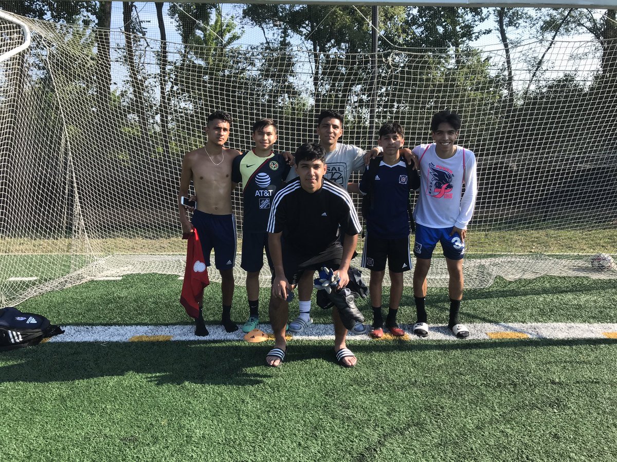 It’s a pleasure working with current and former @ChiFireAcademy players! #Fernandosoccershop 🔥⚽️