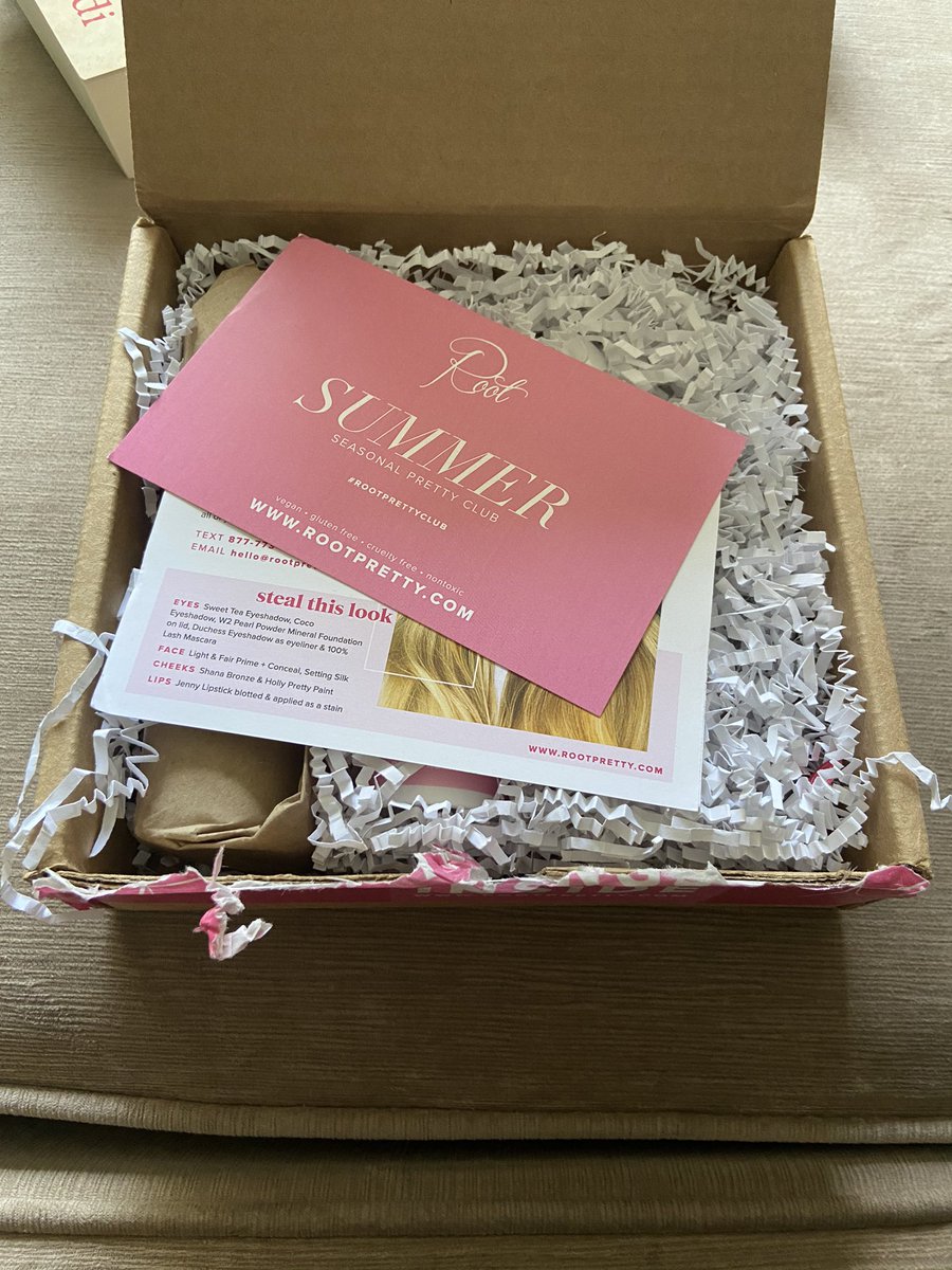 scottymermaid's tweet photo. Happy mail!! Time for some self care! #rootpretty #greenbeauty https://t.co/JhPpn4Ikcn