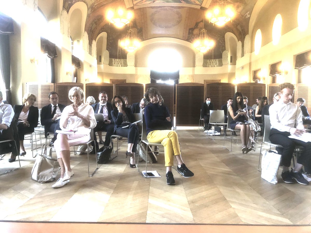 AgnesEvren's tweet photo. Au travail avec @Philippe_Goujon et l’équipe municipale du 15e ! C’est parti pour 6 ans de mandat au service des habitants du 15e. https://t.co/KafUtzDOny