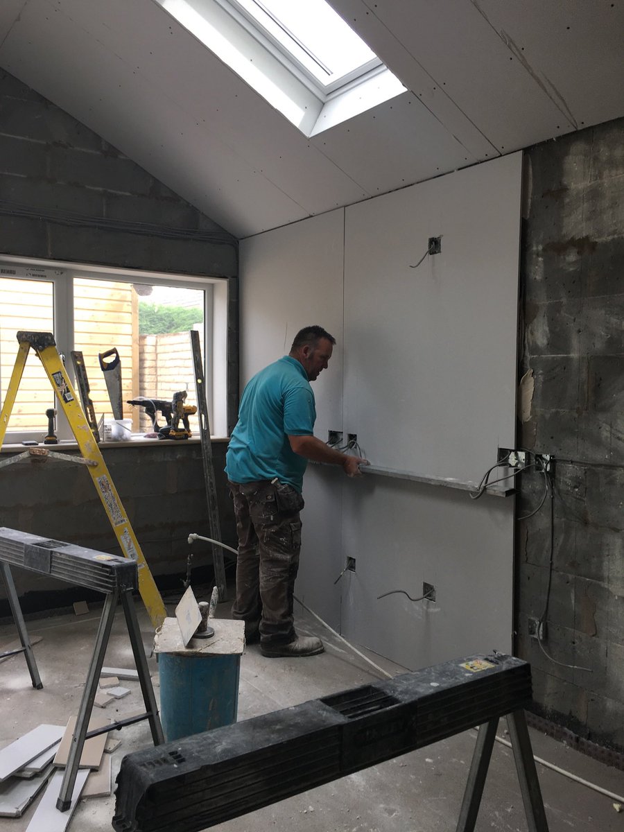 JacobsLadder7's tweet photo. Got a #property refurbishment planned? We suggest you draw up a schedule of works &amp; a budget! It’s essential that you get organised at the start of any project, so make lists/wall charts, drive down into the details &amp; keep track of every penny you spend along the way! 👊 https://t.co/OfyXJvbOXU