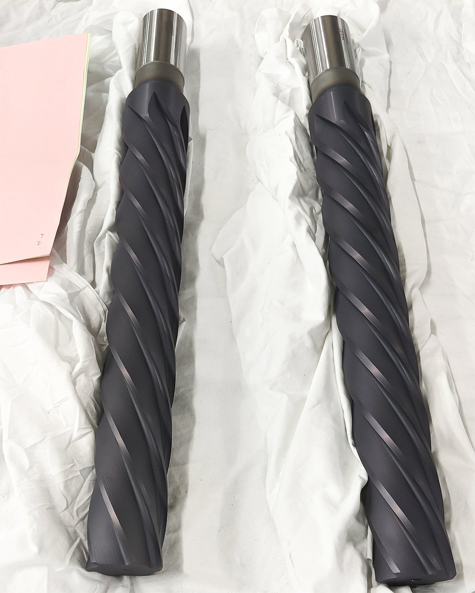 richtercoatings's tweet photo. Two reamers #PVDcoated with our C6 #titaniumaluminumnitride. These aren't the longest reamers we've gotten in to process but are still pretty long at around 2 feet. #dontfearthereamer ๐ฎ๐
...
#richterprecision #pvdcoating #TiAIN https://t.co/BP0AGI81uB