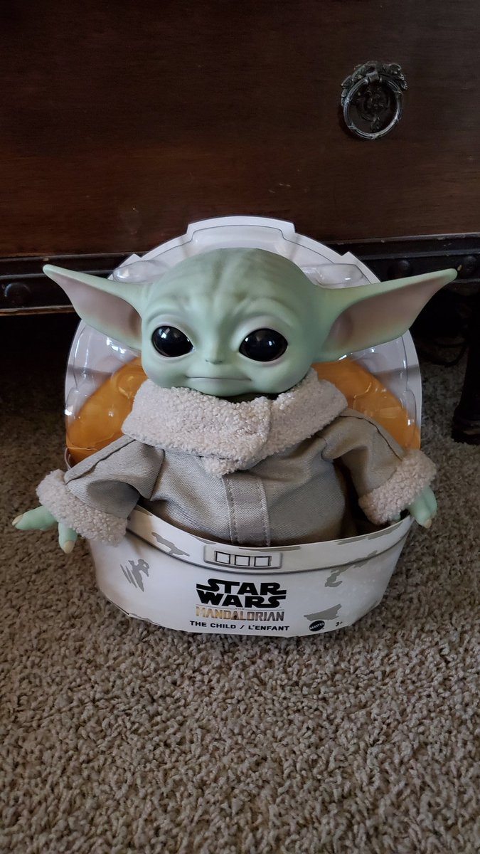 tess_kalmar's tweet photo. ~~~The Child~~~😳 not yoda 😅looks like him to me they say NO!🤣
#Mandalorian 
#notyoda 
#TheChild https://t.co/UgyOyyydtK