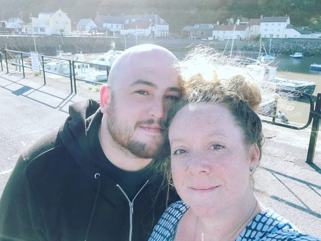 FryattJen's tweet photo. Sun, sea and relaxing times with @jamskullfox.  #minehead #houndsonholiday #sunshine #greyhounds https://t.co/YkBDMsi04z