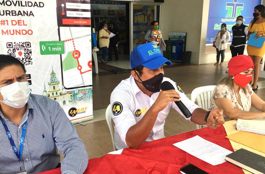 Larry_vite's tweet photo. #SantaRosaDigital 📶
¡ Santa Rosa da la bienvenida a la aplicación mundial MOOVIT !
Nuestro cantón se convierte en el primero de la provincia de El Oro y el sexto a nivel nacional en contar con una app destinada a la gestión oportuna de la movilidad de transporte público. https://t.co/vYpf2Fkaje