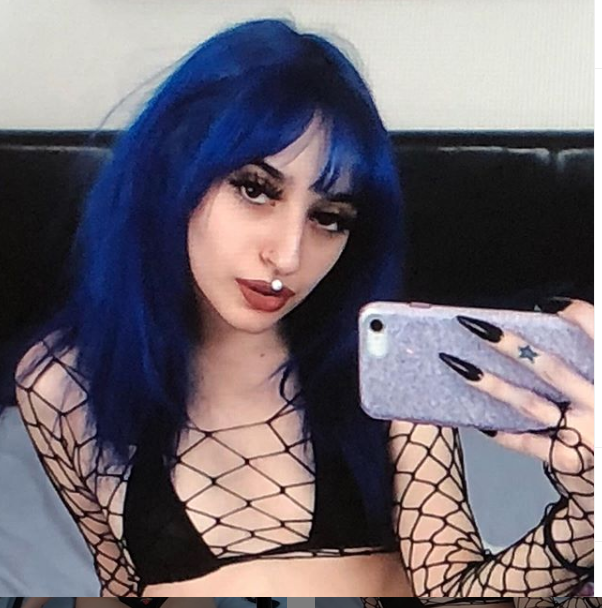 Come visit https://t.co/uIPmS5yseu she is live now 💕💕 https://t.co/bGspWB1BTo