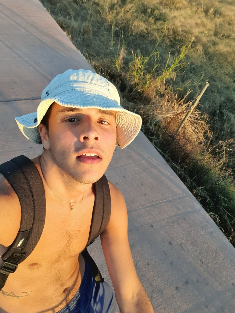 Pacobarranco101's tweet photo. Lo típico que te haces fotos, te gustan y las subes a todos lados? Puesssss look https://t.co/yIUJBondks