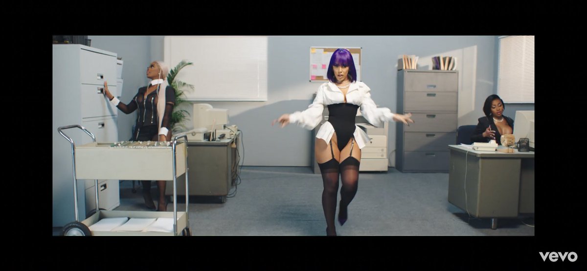 MONICKICOLE's tweet photo. How is @DojaCat the Beyoncé of the city girls... and she not even in the group.. I-    😭😭
#PTalk https://t.co/euJNw1EHO1