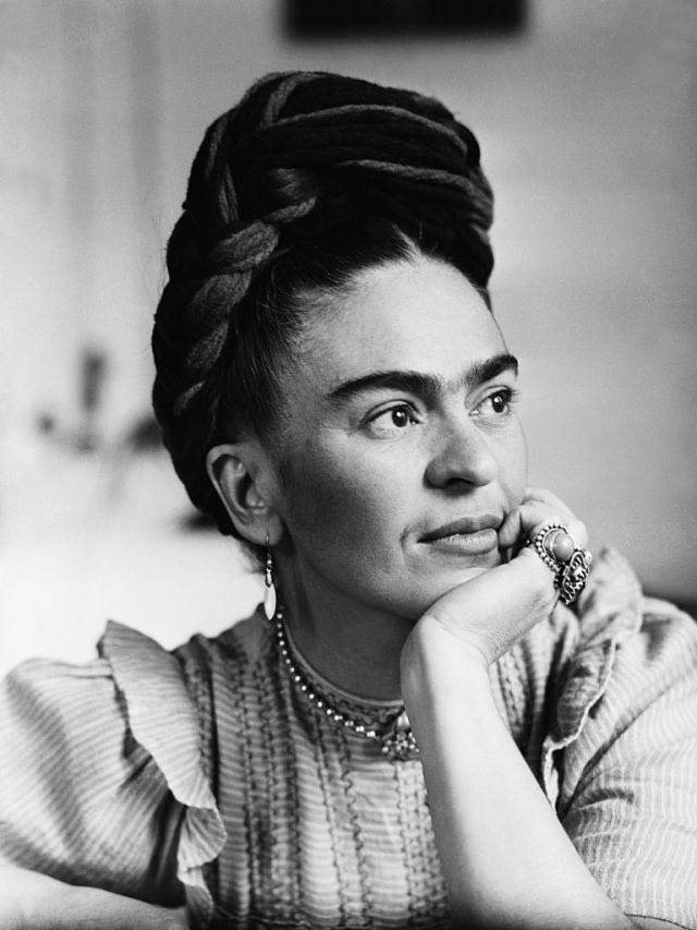 pbarrazadnMCE's tweet photo. 💜 Viva la Frida! 🇲🇽 #FelizCumpleañosFrida https://t.co/qDPqHEVrw3