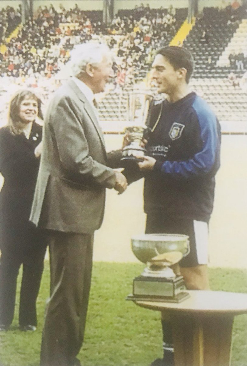 Mark Stallard collects the 2000/2001 Notts County ‘Player of the Year’ trophy from club Legend Jack Wheeler. 🏆  

🏴🏳🏴🏳🏴🏳🏴🏳🏴🏳🏴🏳