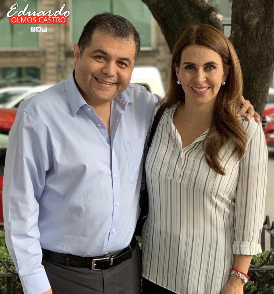 Muchas felicidades a la Secretaria General del <a href="/PRI_Nacional/">PRI</a> <a href="/caroviggiano/">Carolina Viggiano</a> que está cumpliendo años, le envío una felicitación y un fuerte abrazo.