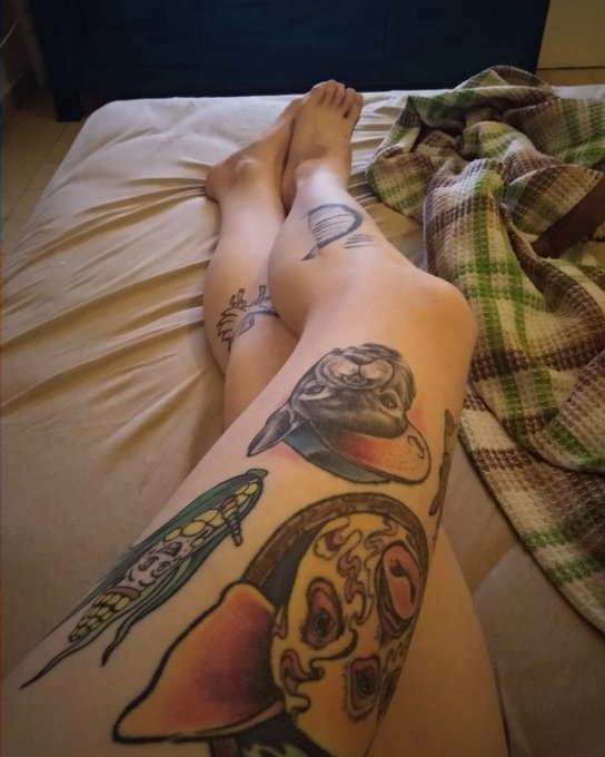 If you wanna compliment me , send money . I don't need your useless words that I spend my precious time<a href="/tag/findom"class="tags"><span>#findom</span></a><a href="/tag/feetfettish"class="tags"><span>#feetfettish</span></a><a href="/tag/tattoodmodel"class="tags"><span>#tattoodmodel</span></a>