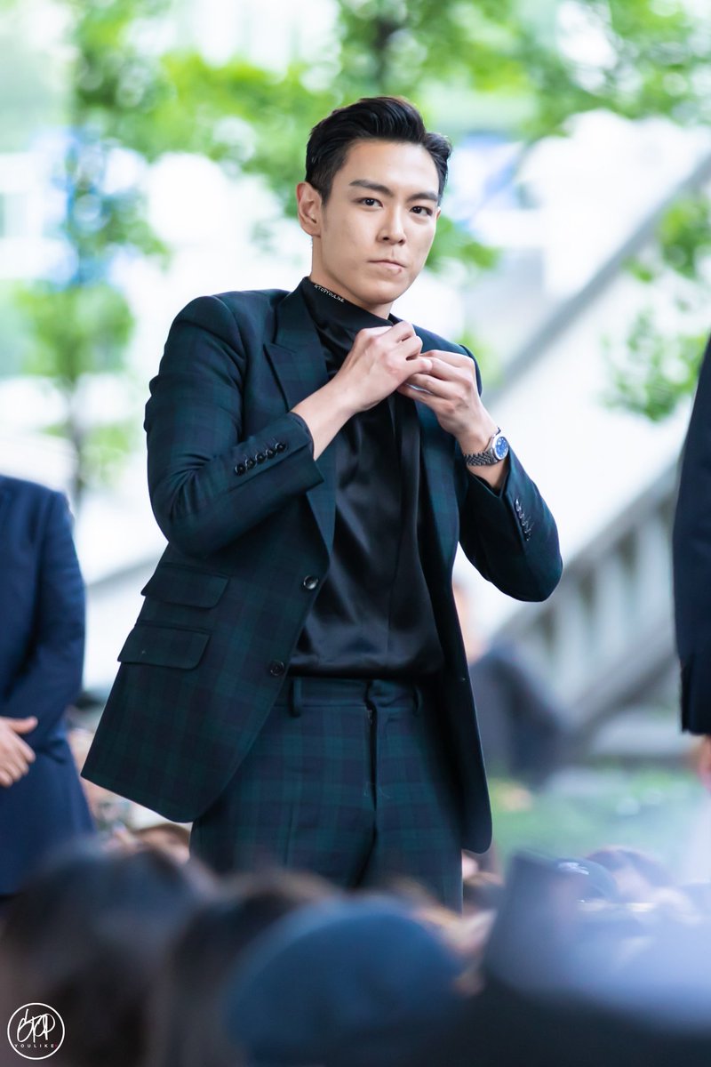 oldseunghyun's tweet photo. Oeuvre d'art 👑✨
#LetsMeetAgainTOP
@YG_GlobalVIP https://t.co/XoKWwBc3nJ