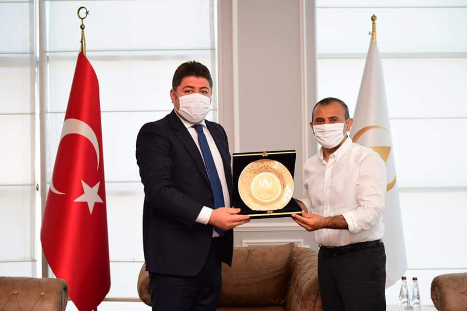 52_haber's tweet photo. Ordu Valimiz Sayın Tuncay Sonel Altınordu Belediye Başkanımız Sayın Aşkın Tören’i ziyarette bulundu..

 Sayın Aşkın Tören ⤵️
 #Altınordu’muza birlikte güzel hizmetler yapacağımıza yürekten inandığım Sn. Valimize nezaket ziyaretleri için teşekkür ediyorum. https://t.co/4wOmbtZj9s