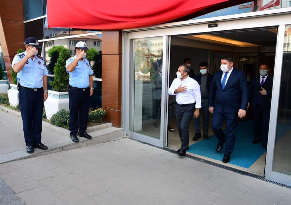 52_haber's tweet photo. Ordu Valimiz Sayın Tuncay Sonel Altınordu Belediye Başkanımız Sayın Aşkın Tören’i ziyarette bulundu..

 Sayın Aşkın Tören ⤵️
 #Altınordu’muza birlikte güzel hizmetler yapacağımıza yürekten inandığım Sn. Valimize nezaket ziyaretleri için teşekkür ediyorum. https://t.co/4wOmbtZj9s