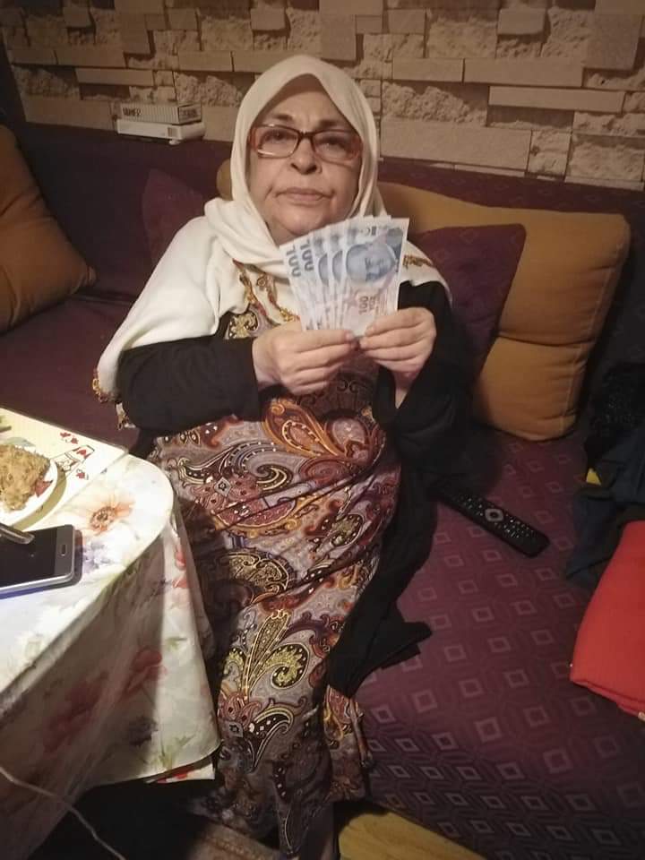 HayraHizmet's tweet photo. Alemlerin Rabbine Hamd Olsun.
Günler Önce #67_Yaşındaki Annemiz Bizden Bir Akülü Sandalye Talebinde Bulunmuştu.
#Elhamdülillah Sizlerin Destekleriyle Kısa Sürede Annemize #Akülü Sandalyesi Ve #500_TL Nakit #Dernek #Başkanımız Tarafından Teslim Edildi. https://t.co/yD2EBKNGWt