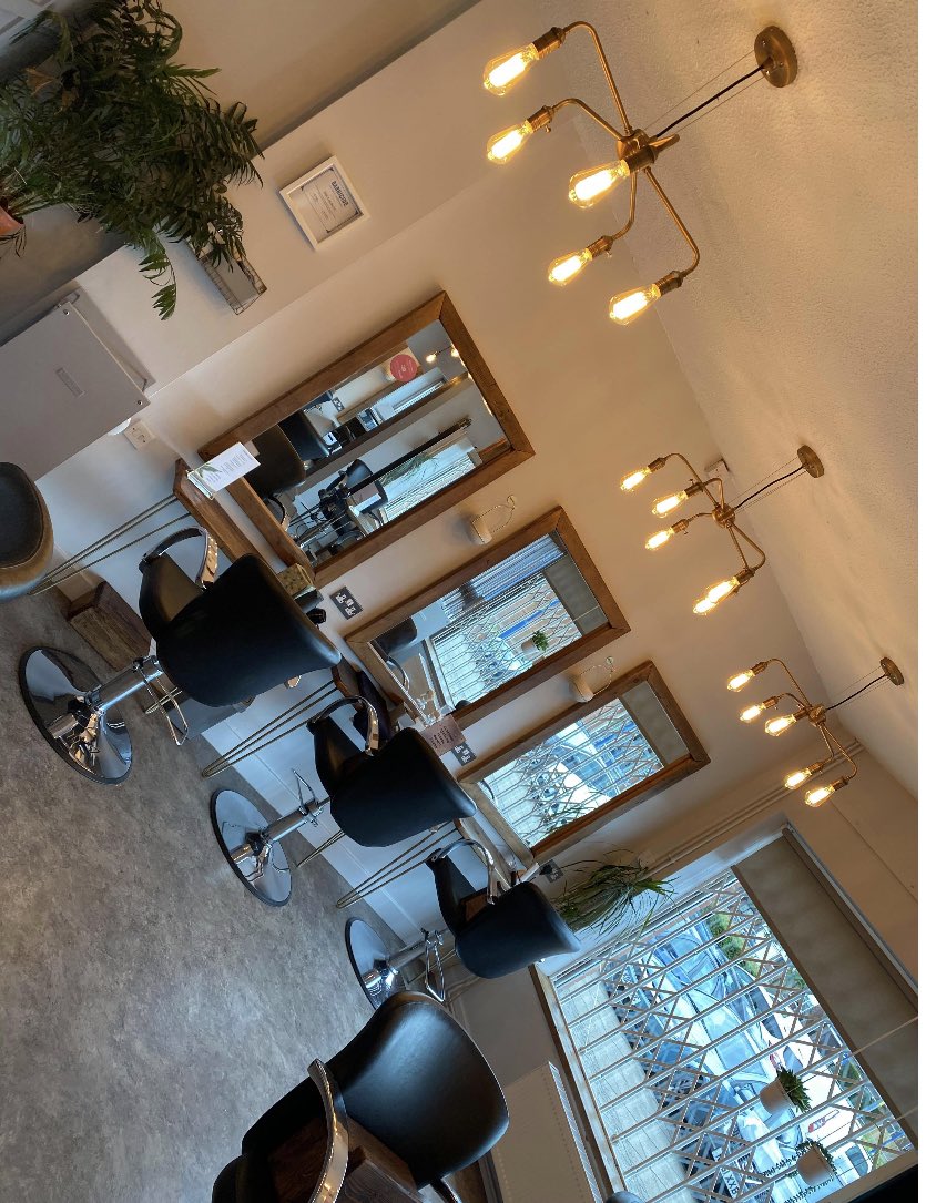 DR_Electr1cal's tweet photo. Love these lights we recently installed for a repeat customer. Check these photos out and get in touch for something similar #filament #light #lightfitting #thedoctor #theno1doctor #drelectrical #sparkylifeโก๏ธ https://t.co/0smvat2VAc