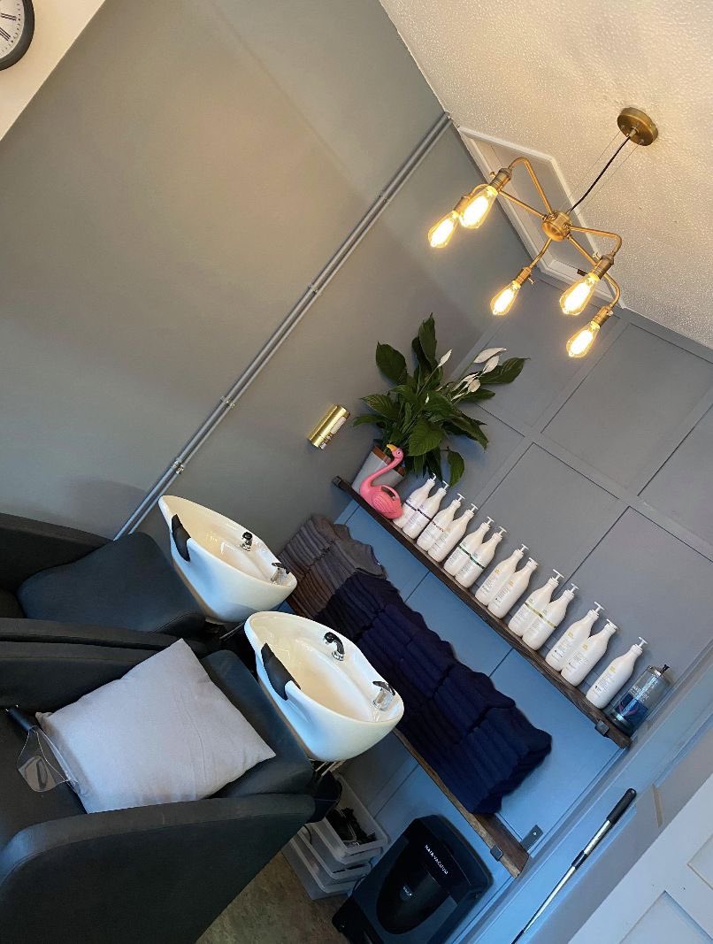 DR_Electr1cal's tweet photo. Love these lights we recently installed for a repeat customer. Check these photos out and get in touch for something similar #filament #light #lightfitting #thedoctor #theno1doctor #drelectrical #sparkylifeโก๏ธ https://t.co/0smvat2VAc