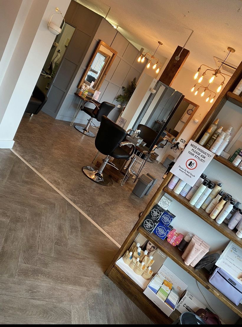 DR_Electr1cal's tweet photo. Love these lights we recently installed for a repeat customer. Check these photos out and get in touch for something similar #filament #light #lightfitting #thedoctor #theno1doctor #drelectrical #sparkylifeโก๏ธ https://t.co/0smvat2VAc